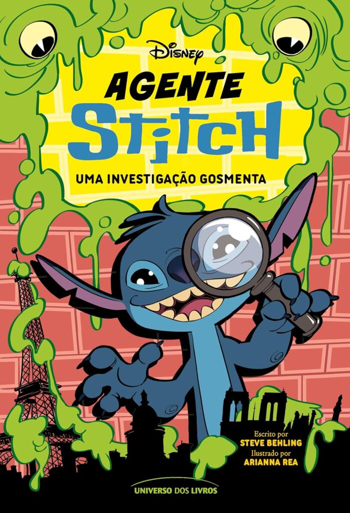 Capa verde brilhante com o personagem Stitch segurando uma lupa no livro Disney Agente Stitch, da Universo dos Livros. Exemplo de preparação de texto e originais de histórias em quadrinhos e ficção infantojuvenil.